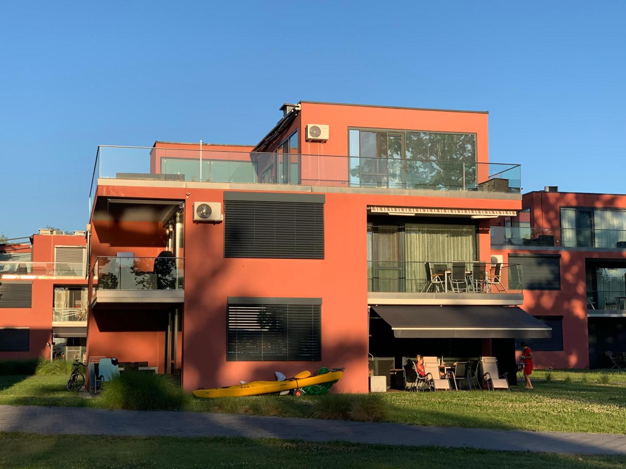 Bavaria Club Apartman Balatonlelle Exterior foto
