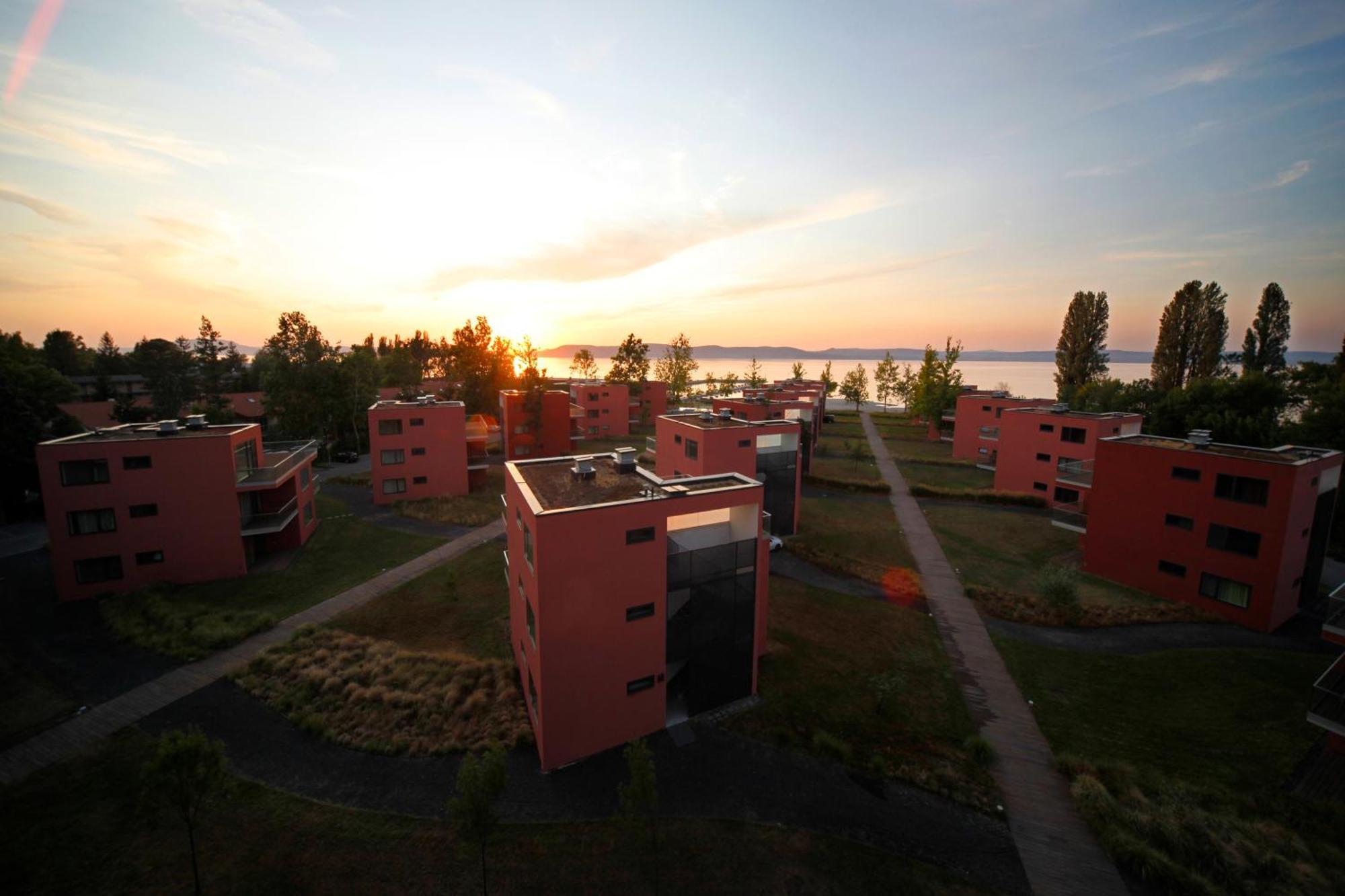 Bavaria Club Apartman Balatonlelle Exterior foto