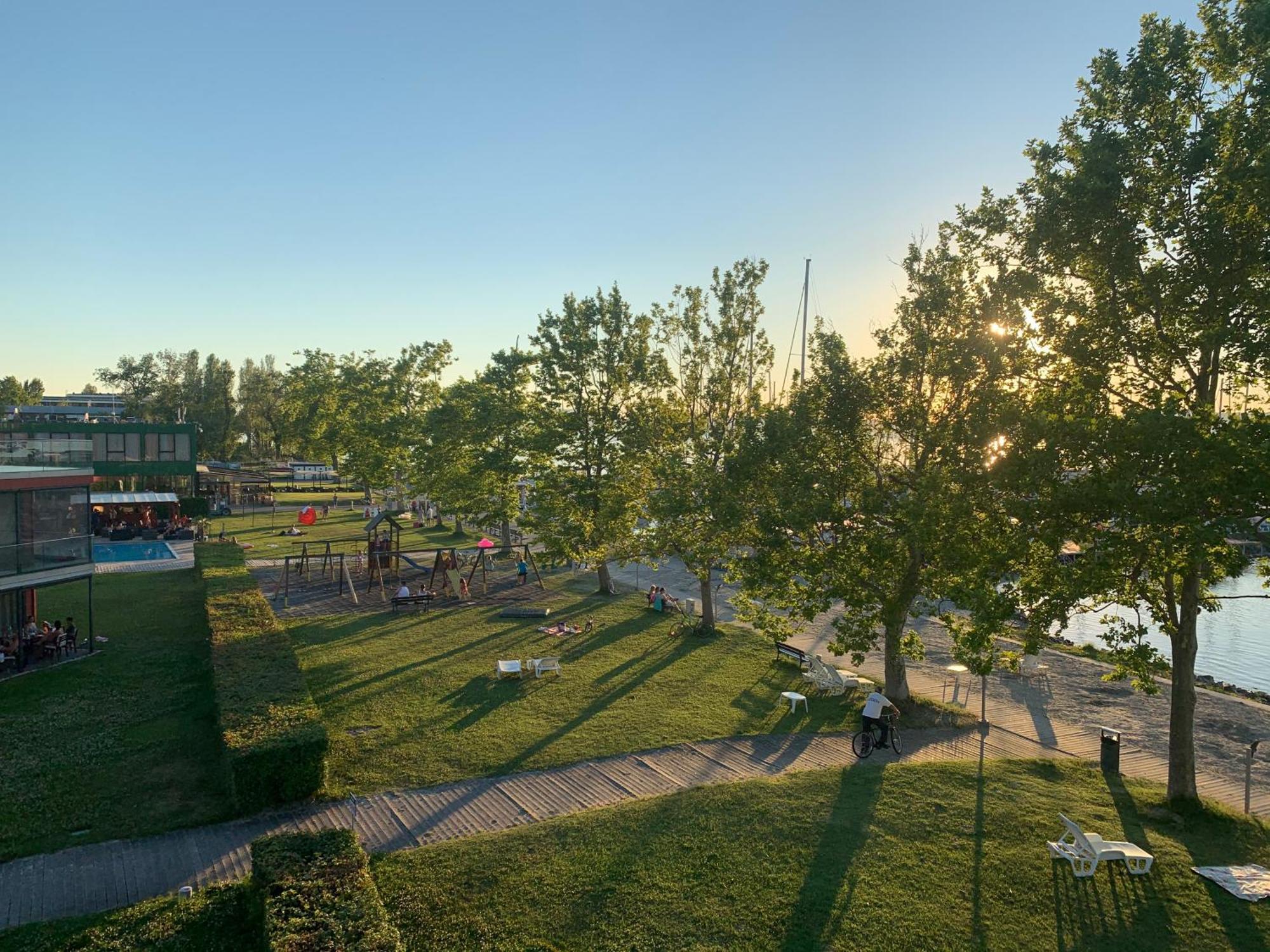 Bavaria Club Apartman Balatonlelle Exterior foto