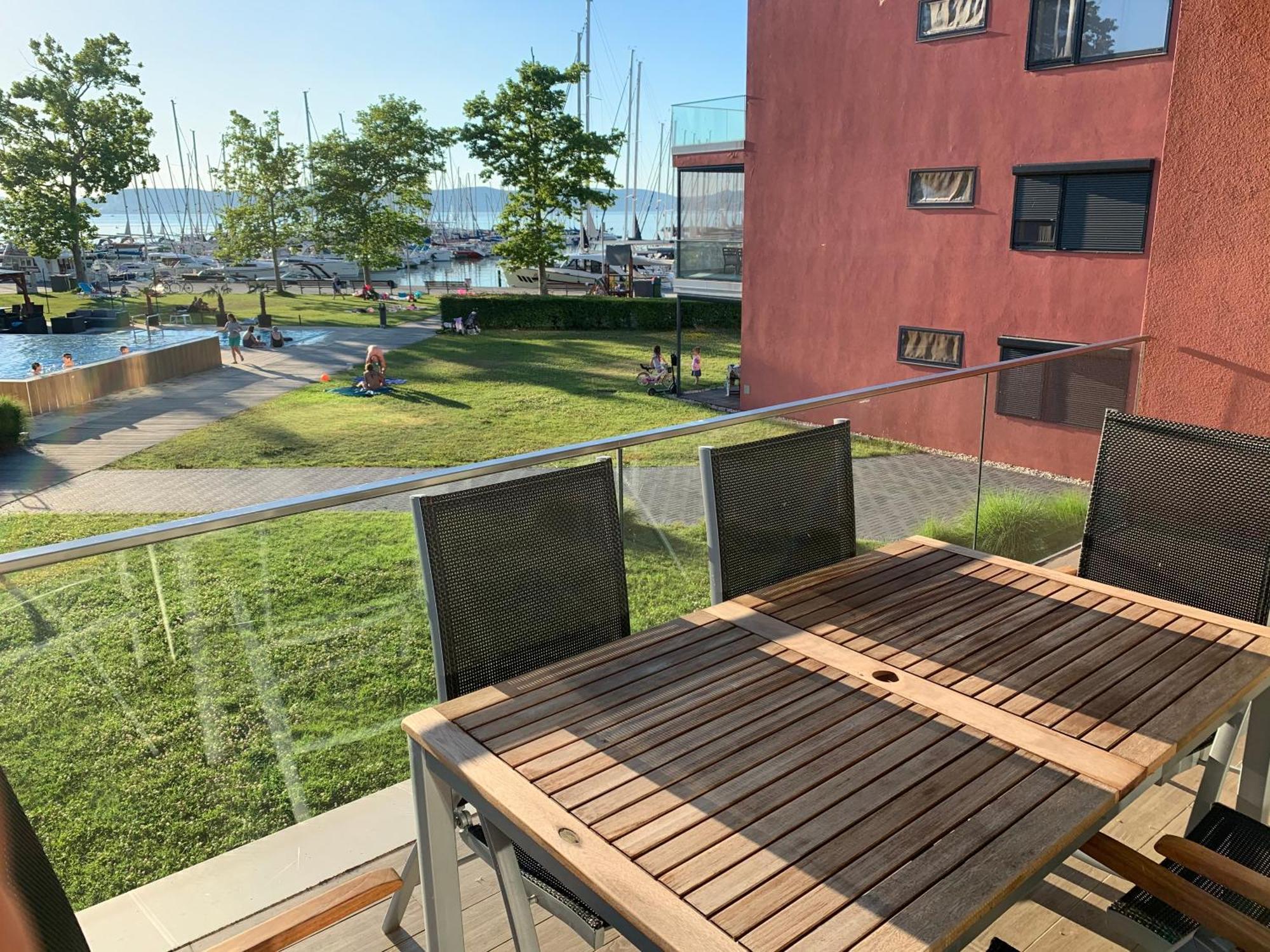Bavaria Club Apartman Balatonlelle Exterior foto