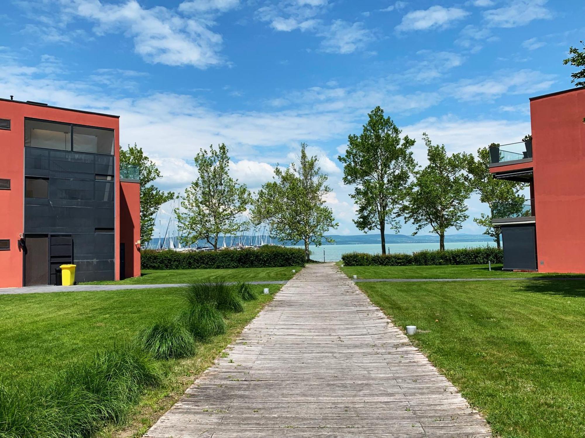 Bavaria Club Apartman Balatonlelle Exterior foto