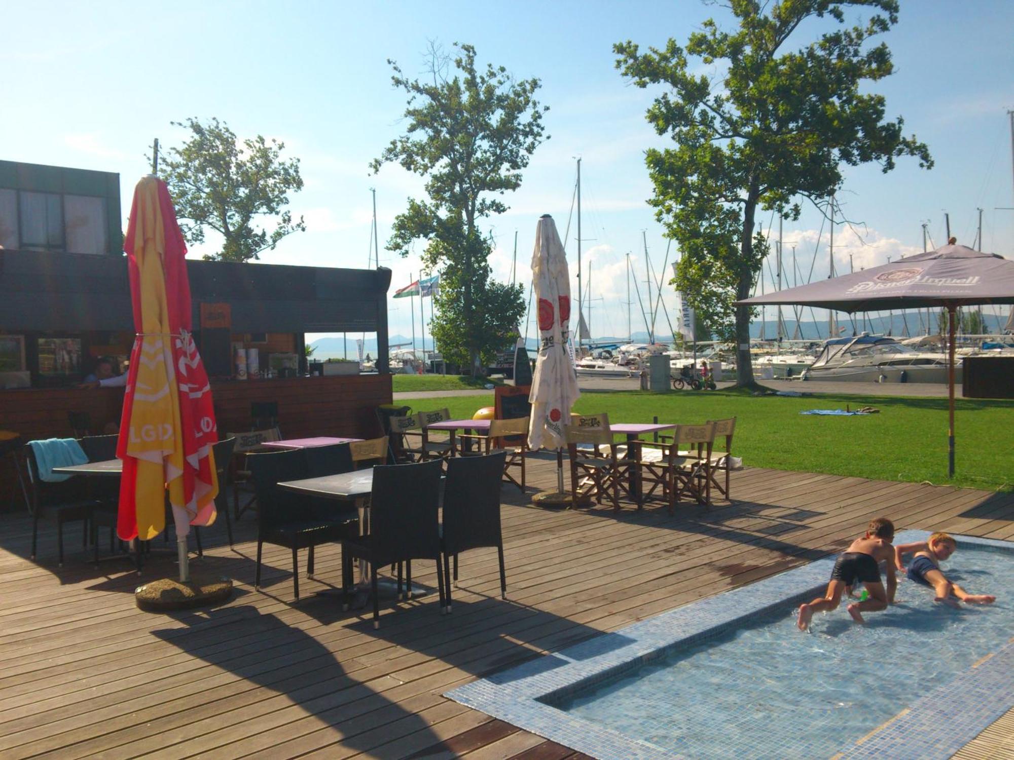 Bavaria Club Apartman Balatonlelle Exterior foto