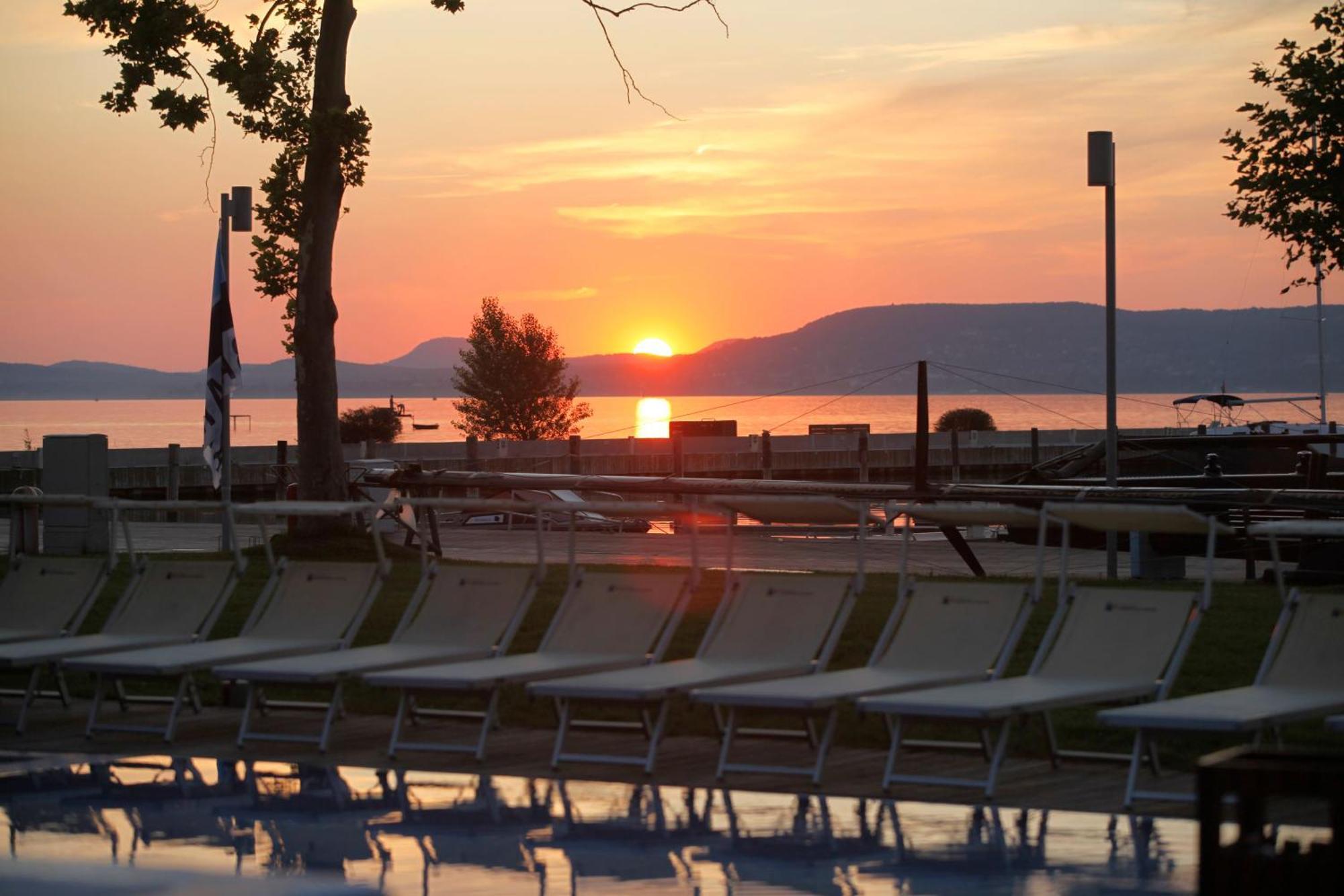 Bavaria Club Apartman Balatonlelle Exterior foto