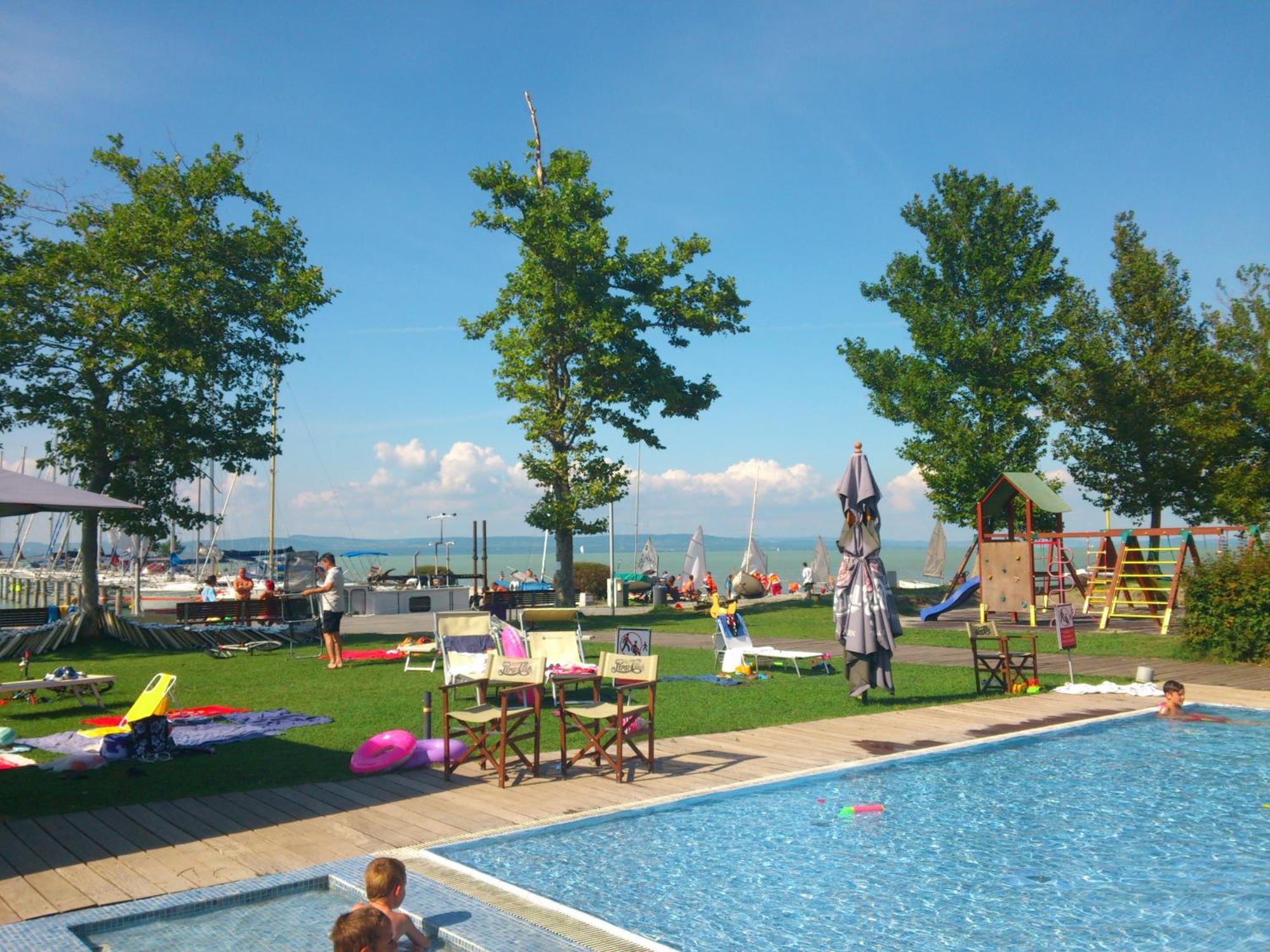 Bavaria Club Apartman Balatonlelle Exterior foto