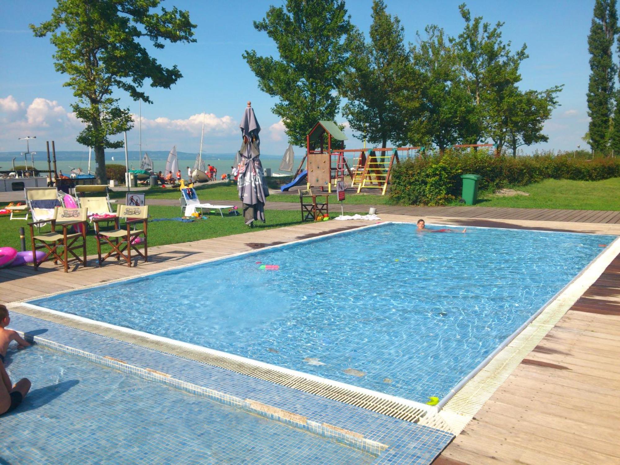 Bavaria Club Apartman Balatonlelle Exterior foto