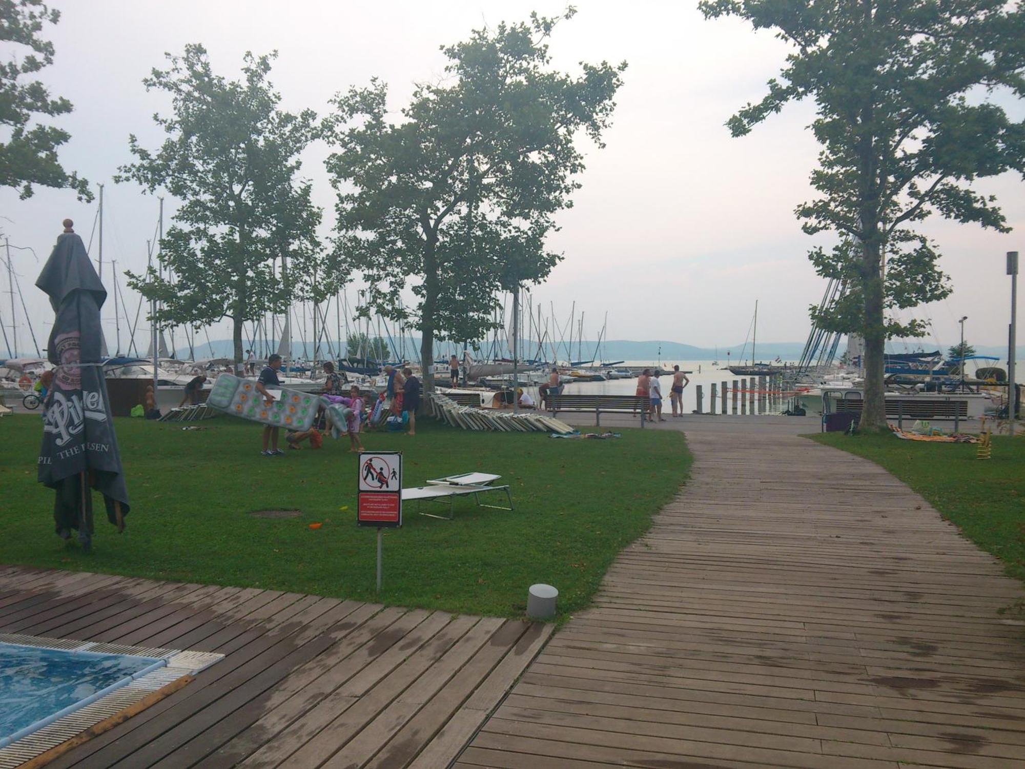 Bavaria Club Apartman Balatonlelle Exterior foto