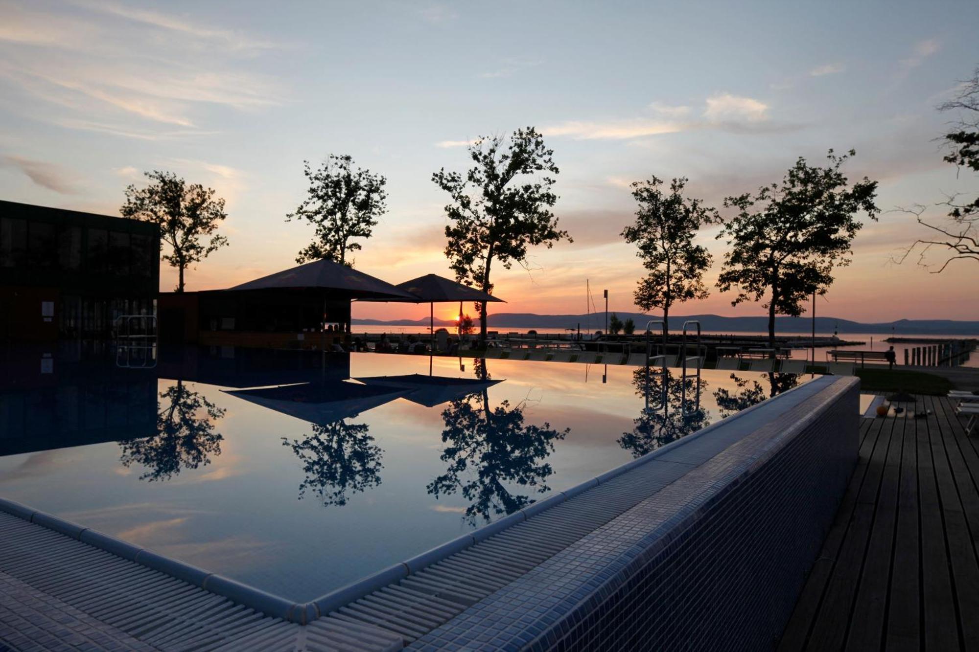 Bavaria Club Apartman Balatonlelle Exterior foto